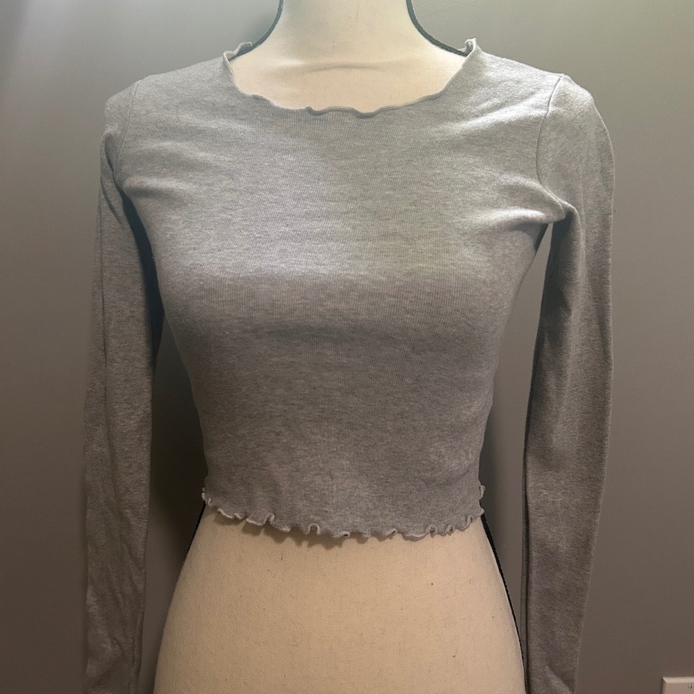 grey cropped long sleeve
